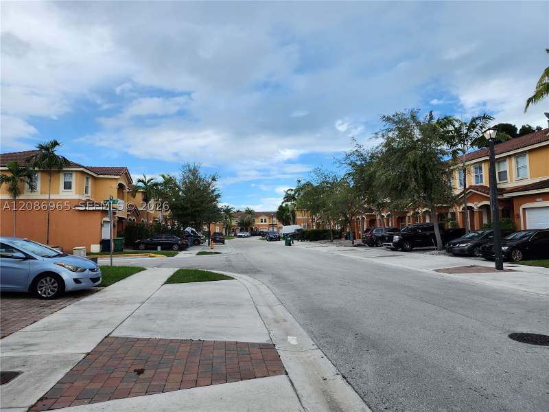 3 bedroom Townhouse at 10831 SW 240th Ln, Bluewaters Subdivision, Homestead — photo 2