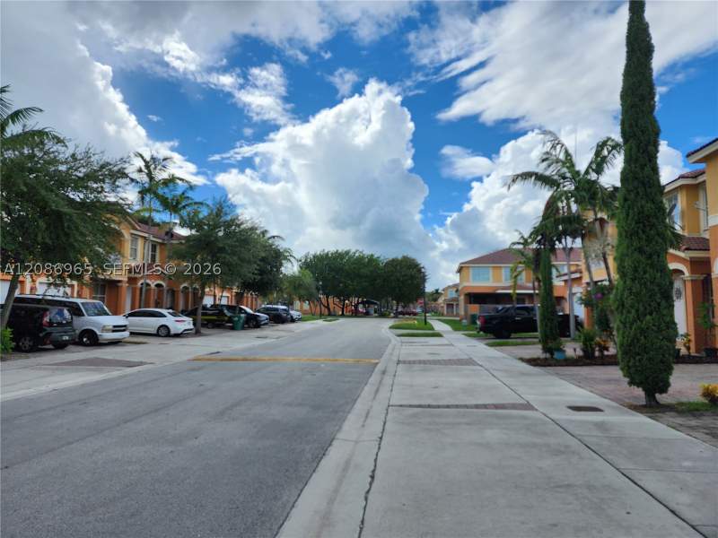 3 bedroom Townhouse at 10831 SW 240th Ln, Bluewaters Subdivision, Homestead — photo 3