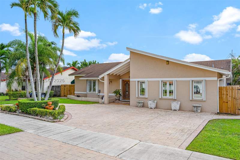 4 bedroom SingleFamilyResidence at 12855 SW 116th St, Lindgren Central, Miami — photo 5