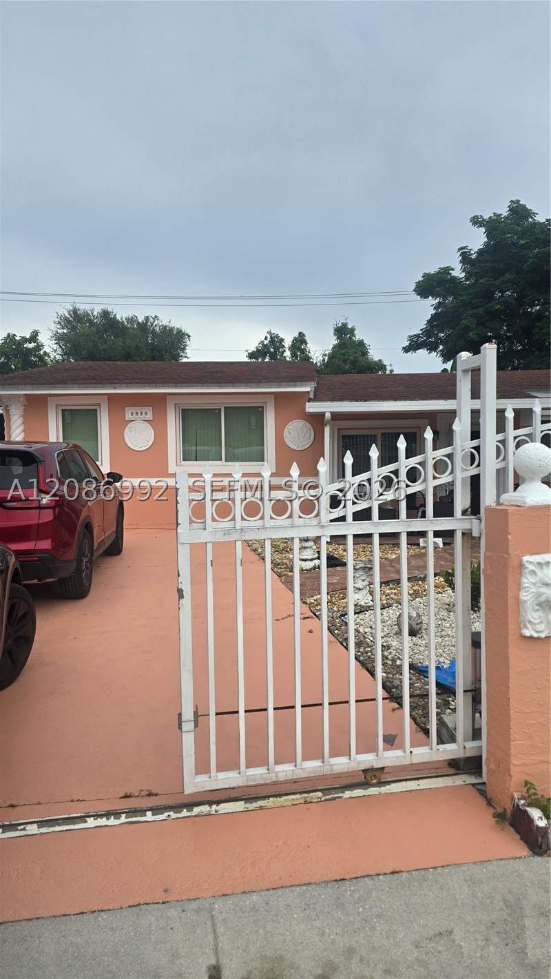 3 bedroom SingleFamilyResidence at 2911 NW 163rd St, Pine Tree Park 1st Addn, Miami Gardens — photo 2