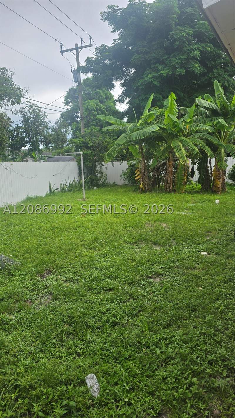 3 bedroom SingleFamilyResidence at 2911 NW 163rd St, Pine Tree Park 1st Addn, Miami Gardens — photo 4