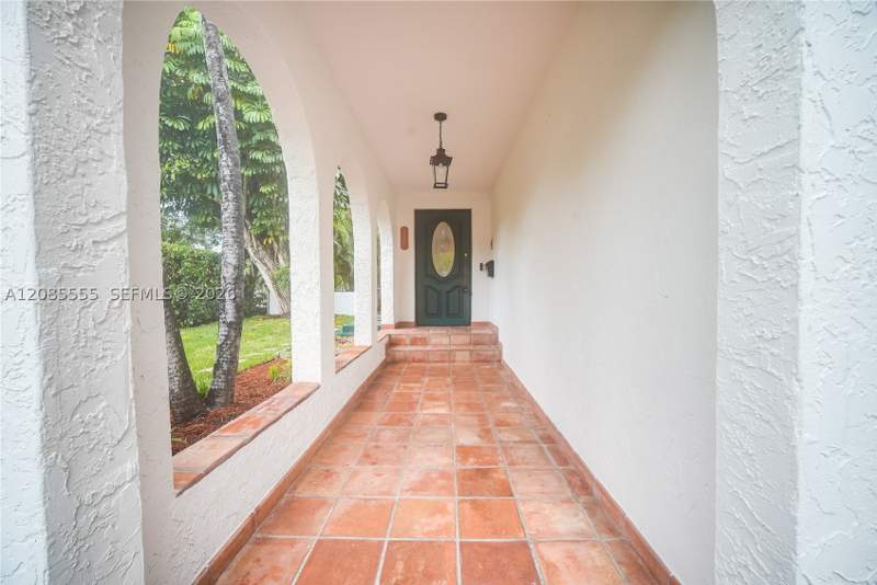3 bedroom SingleFamilyResidence at 1114 Columbus Blvd, Coral Gables Granada Sec, Coral Gables — photo 2