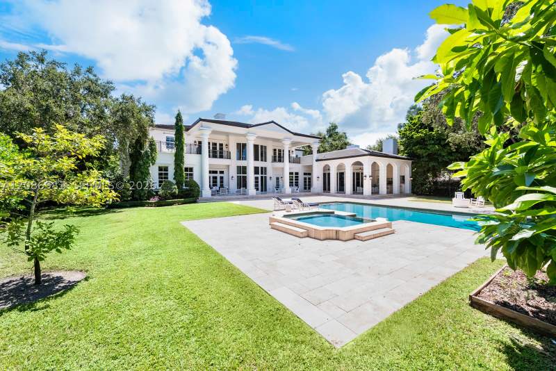 7 bedroom SingleFamilyResidence at 6045 SW 106th St, Helms Country Estates Add, Pinecrest — photo 2