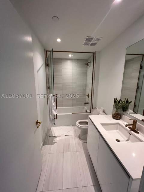 2678 Tigertail Ave 502, Miami FL - photo 6 of 37