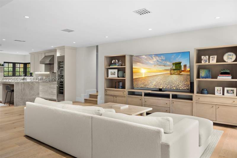 3 bedroom SingleFamilyResidence at 6609 Maynada St, Coral Gables Riviera Sec, Coral Gables — photo 2