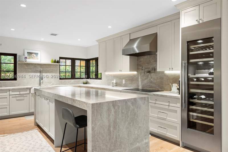 3 bedroom SingleFamilyResidence at 6609 Maynada St, Coral Gables Riviera Sec, Coral Gables — photo 3
