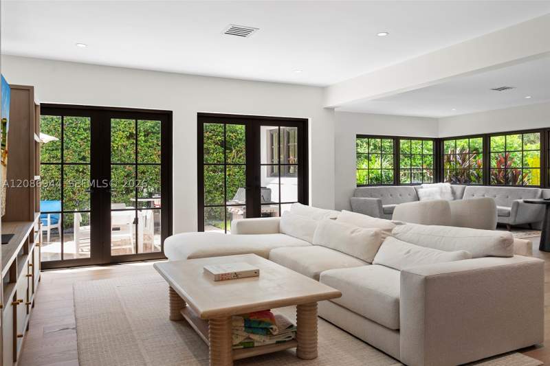 3 bedroom SingleFamilyResidence at 6609 Maynada St, Coral Gables Riviera Sec, Coral Gables — photo 5