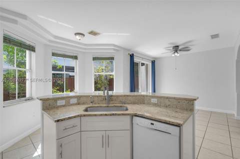 4873 NW 107th Path, Doral FL - photo 12 of 39