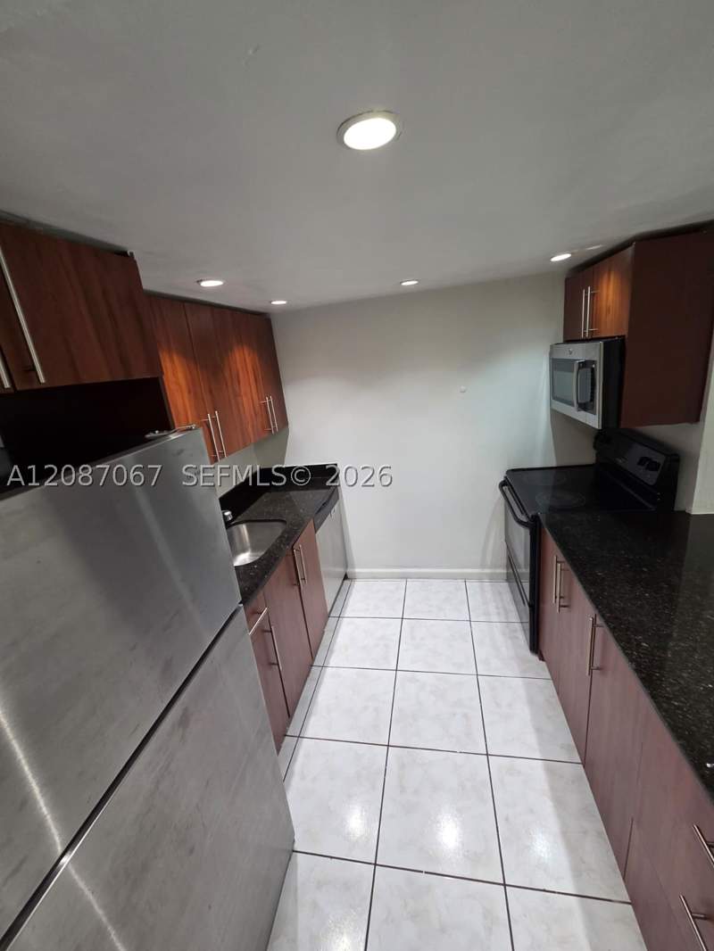 1 bedroom Condominium at 1885 NE 121st St 8, Sutton House Condo, North Miami — photo 2