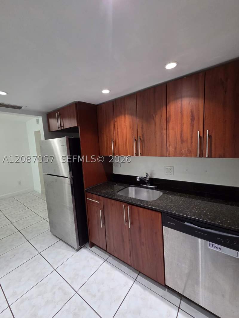 1 bedroom Condominium at 1885 NE 121st St 8, Sutton House Condo, North Miami — photo 3