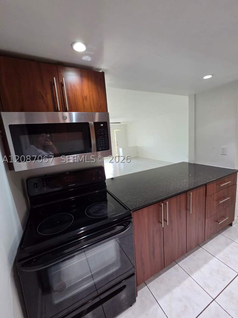 1 bedroom Condominium at 1885 NE 121st St 8, Sutton House Condo, North Miami — photo 4