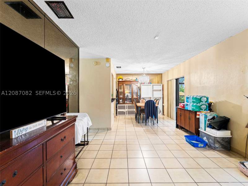 3 bedroom SingleFamilyResidence at 5440 E 7th Ave, Saratoga Heights Re-Sub, Hialeah — photo 4