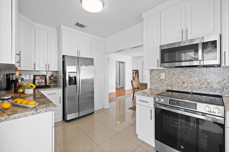 3 bedroom SingleFamilyResidence at 11125 SW 173rd Ter, Green Hills Sec 4, Miami — photo 2