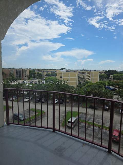 9310 Fontainebleau Blvd 606, Miami FL - photo 23 of 27