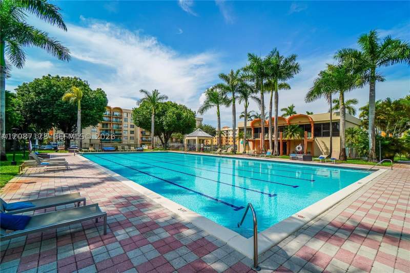 2 bedroom Condominium at 9310 Fontainebleau Blvd 606, The Fountains Of Fontaine, Miami — photo 4