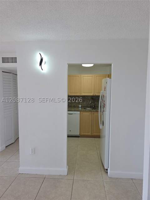 9310 Fontainebleau Blvd 606, Miami FL - photo 9 of 27