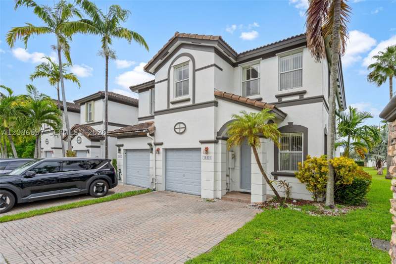 4 bedroom Townhouse at 11401 NW 76th Ter, Doral Isles North Sec Two, Doral — photo 2