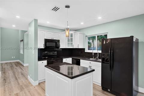 13746 SW 145th St, Miami FL - photo 13 of 39