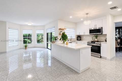 13041 NW 11th Ter, Miami FL - photo 7 of 34