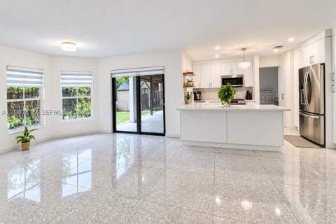 13041 NW 11th Ter, Miami FL - photo 9 of 34