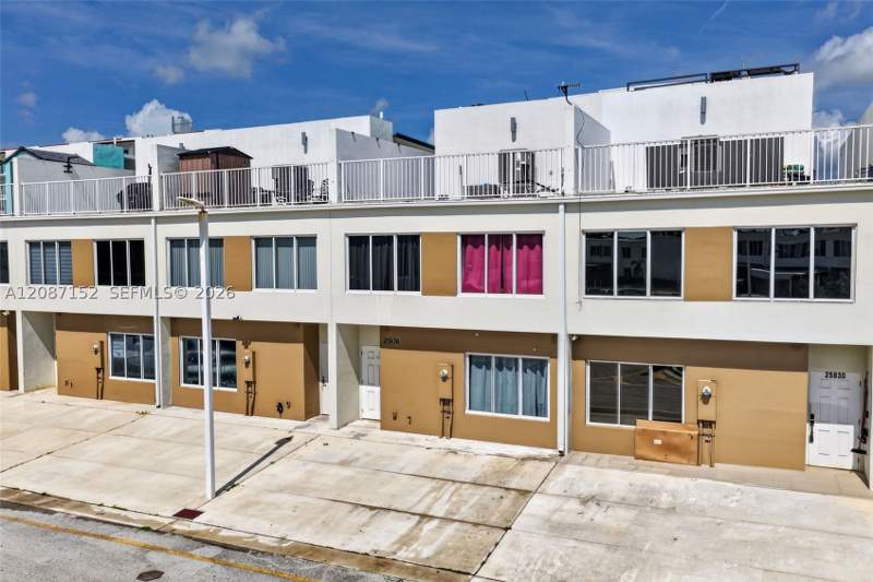 4 bedroom Townhouse at 25836 SW 139th Path, Paradise Gardens, Homestead — photo 5