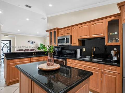 6536 NW 197th Ln, Hialeah FL - photo 10 of 41