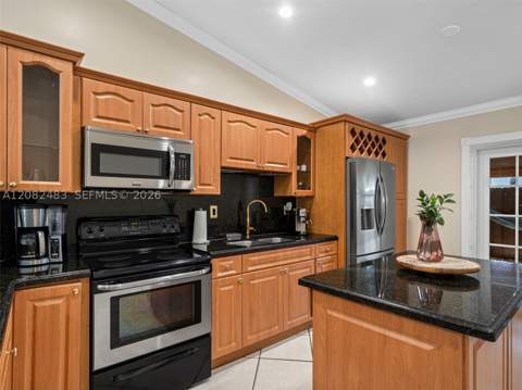 6536 NW 197th Ln, Hialeah FL - photo 8 of 41