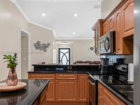 6536 NW 197th Ln, Hialeah FL - photo 9 of 41