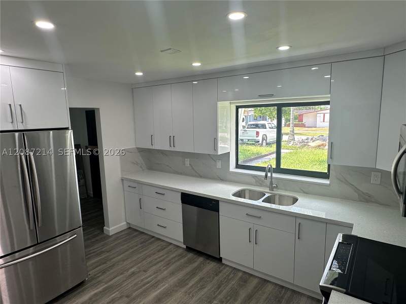 4 bedroom SingleFamilyResidence at 2025 NW 191st St, Windward Ests Sec 2, Miami Gardens — photo 2
