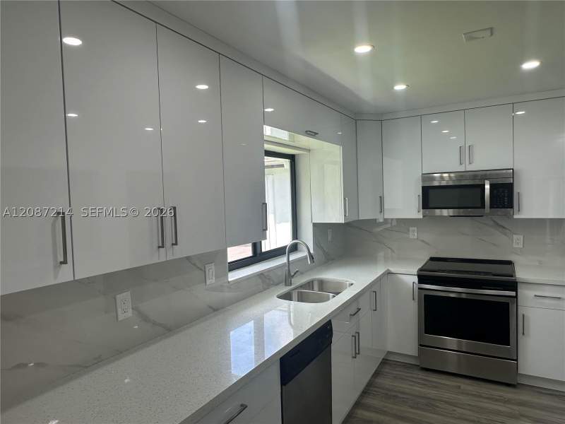 4 bedroom SingleFamilyResidence at 2025 NW 191st St, Windward Ests Sec 2, Miami Gardens — photo 3