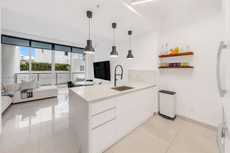 1 bedroom Condominium at 50 S Pointe Dr 514, Continuum On South Beach, Miami Beach — photo 4