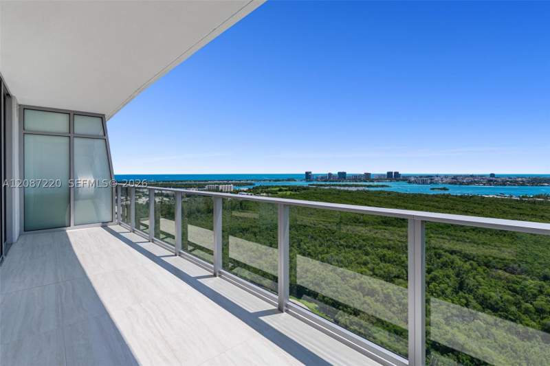 1 bedroom Condominium at 2411 Laguna 2704, One Park Tower, North Miami — photo 5