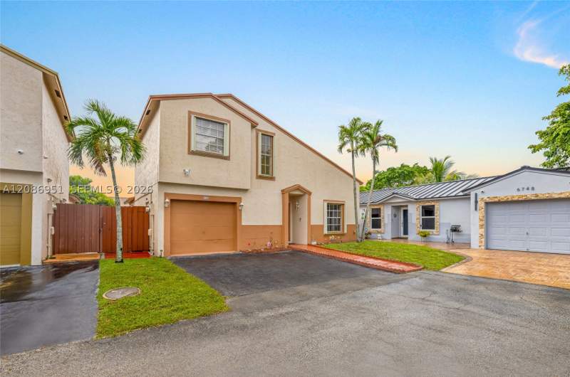 3 bedroom SingleFamilyResidence at 6746 NW 199th St, Country Lake Homes 2nd Ad, Hialeah — photo 2