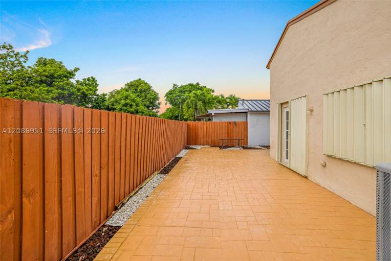 3 bedroom SingleFamilyResidence at 6746 NW 199th St, Country Lake Homes 2nd Ad, Hialeah — photo 5