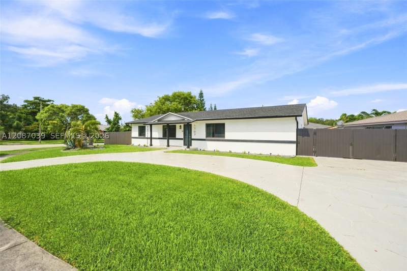 3 bedroom SingleFamilyResidence at 1707 S Curlew Ln, Homestead Lakes Farmlife, Homestead — photo 2