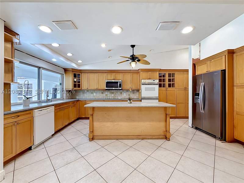 6 bedroom SingleFamilyResidence at 7790 SW 91st Ave, Kendallwood Pines, Miami — photo 4