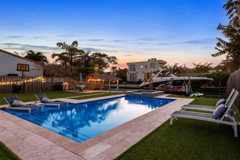 7940 Hawthorne Ave, Miami Beach FL - photo 10 of 32