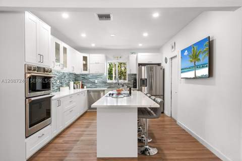 7940 Hawthorne Ave, Miami Beach FL - photo 15 of 32