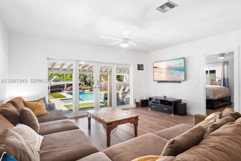 7940 Hawthorne Ave, Miami Beach FL - photo 18 of 32