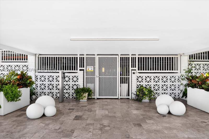 1 bedroom Condominium at 401 Ocean Dr 518, The Presidential Condo, Miami Beach — photo 4
