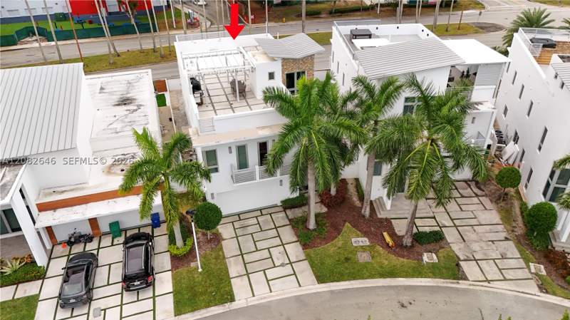 4 bedroom SingleFamilyResidence at 8340 NW 33 Terrace, Oasis Park Square At Doral, Doral — photo 2