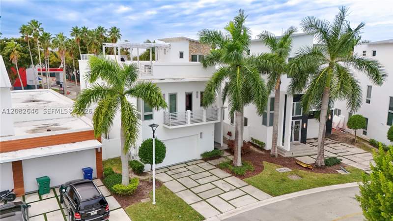 4 bedroom SingleFamilyResidence at 8340 NW 33 Terrace, Oasis Park Square At Doral, Doral — photo 3