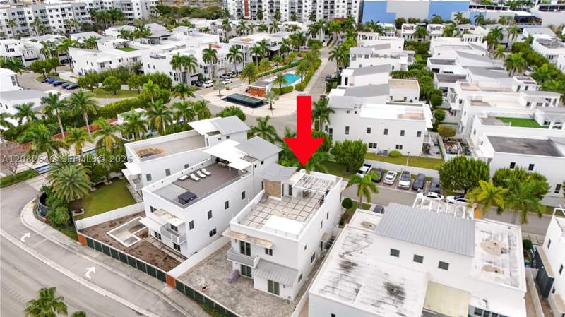 4 bedroom SingleFamilyResidence at 8340 NW 33 Terrace, Oasis Park Square At Doral, Doral — photo 5