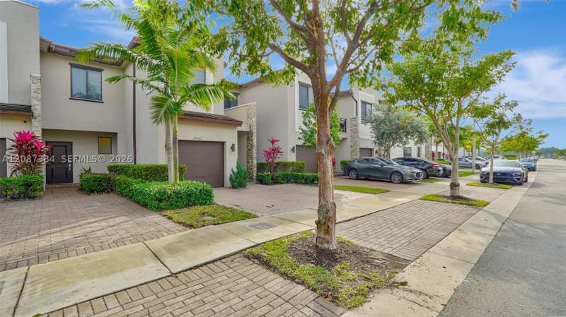 3 bedroom Townhouse at 20725 NE 2nd Ct, Via Ventura Neighborhood, Miami — photo 2