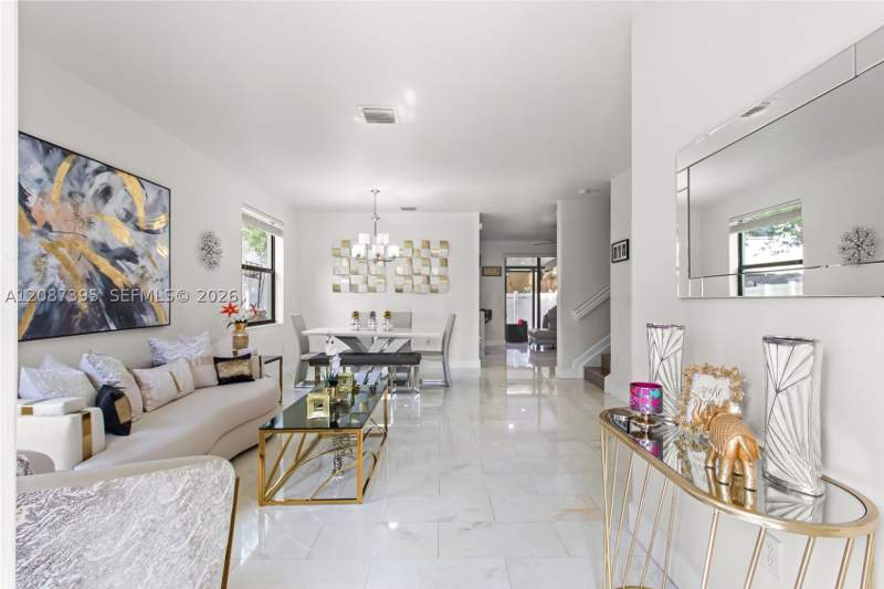3 bedroom Townhouse at 9358 W 33rd Way, Bonterra, Hialeah — photo 2