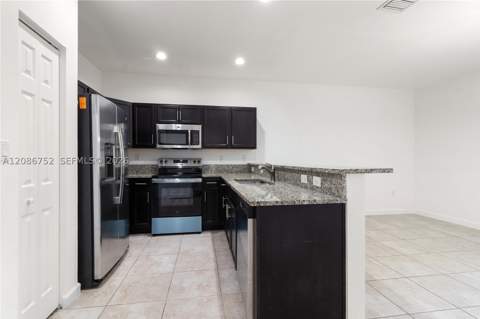 3217 SE 4th St 3217, Homestead FL - photo 6 of 28