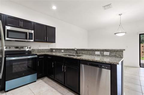 3217 SE 4th St 3217, Homestead FL - photo 7 of 28