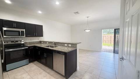 3217 SE 4th St 3217, Homestead FL - photo 8 of 28