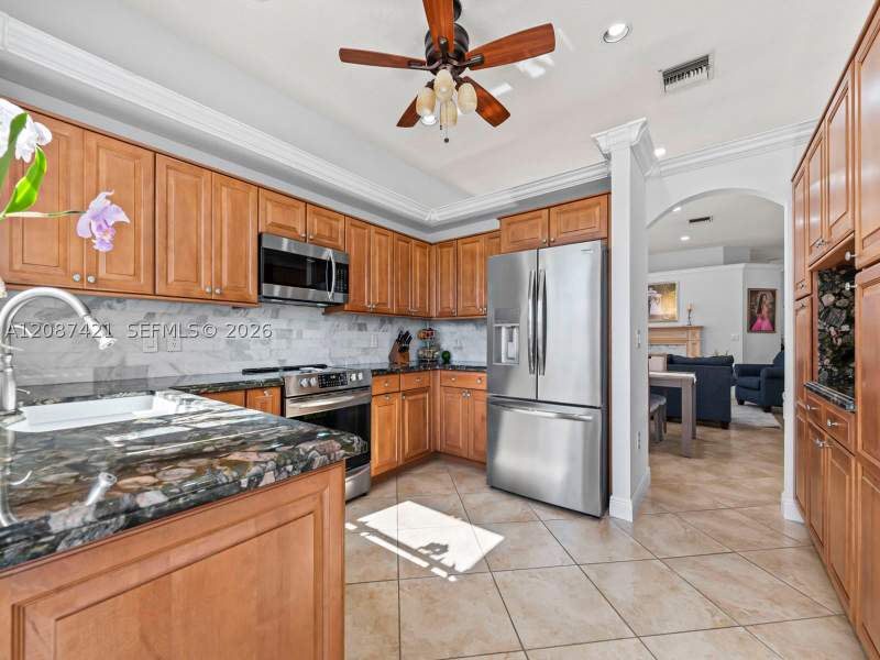 4 bedroom SingleFamilyResidence at 14683 SW 132nd Ave, Silver Lakes Sec 1 Amend, Miami — photo 5