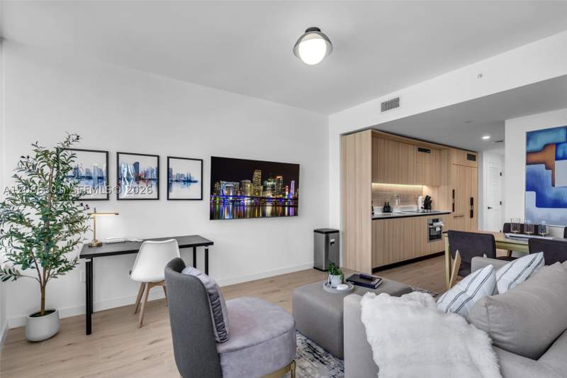2 bedroom Condominium at 225 N Miami Ave 3501, District 225, Miami — photo 2